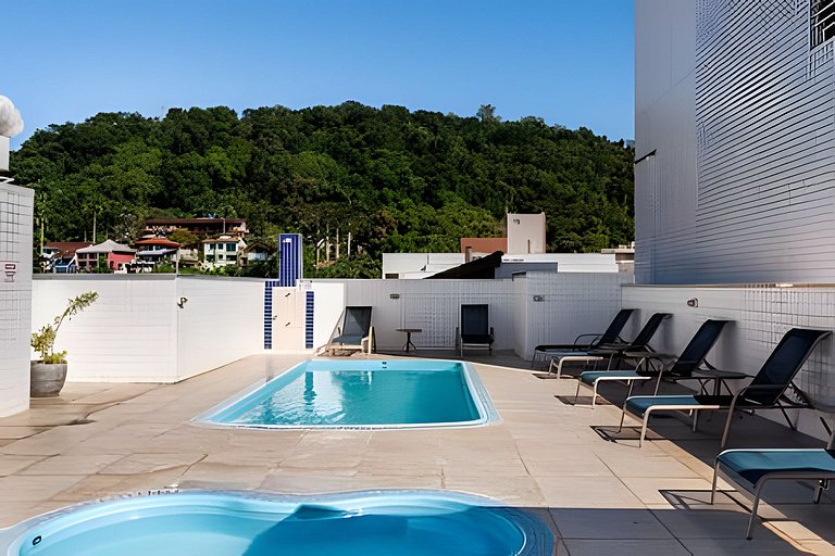 Piscina/Sauna a 250m Praia Toninhas c/ AC e Wi-Fi