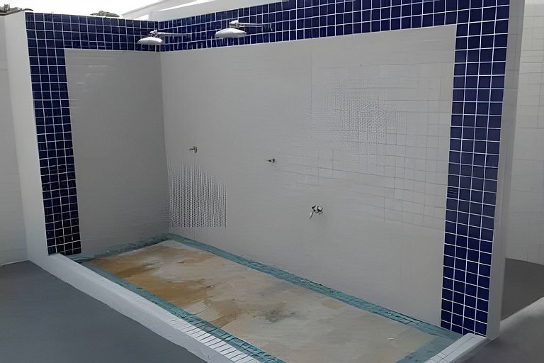 Piscina/Sauna a 250m Praia Toninhas c/ AC e Wi-Fi