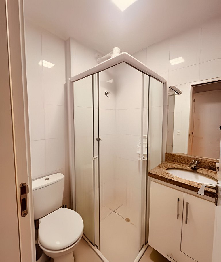 Piscina/Sauna a 250m Praia Toninhas c/ AC e Wi-Fi