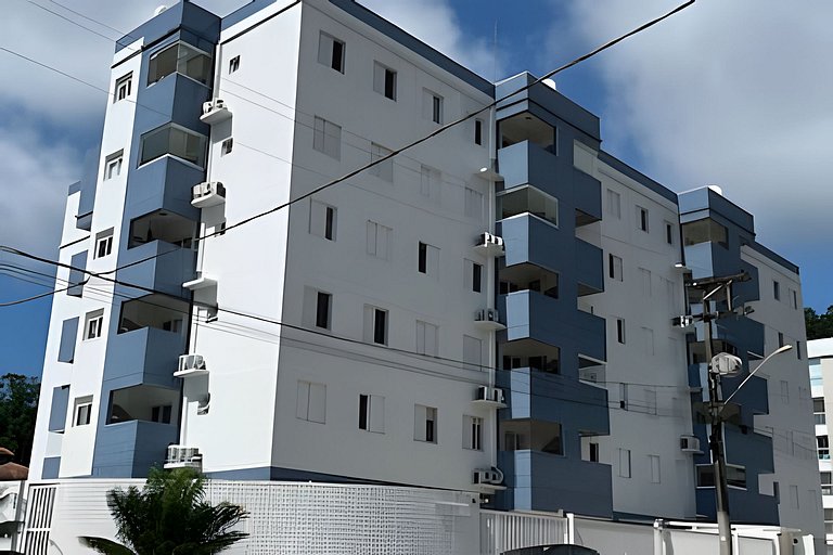 Lindo Apê com piscina, sauna, a 250 metros da praia e Wi-Fi