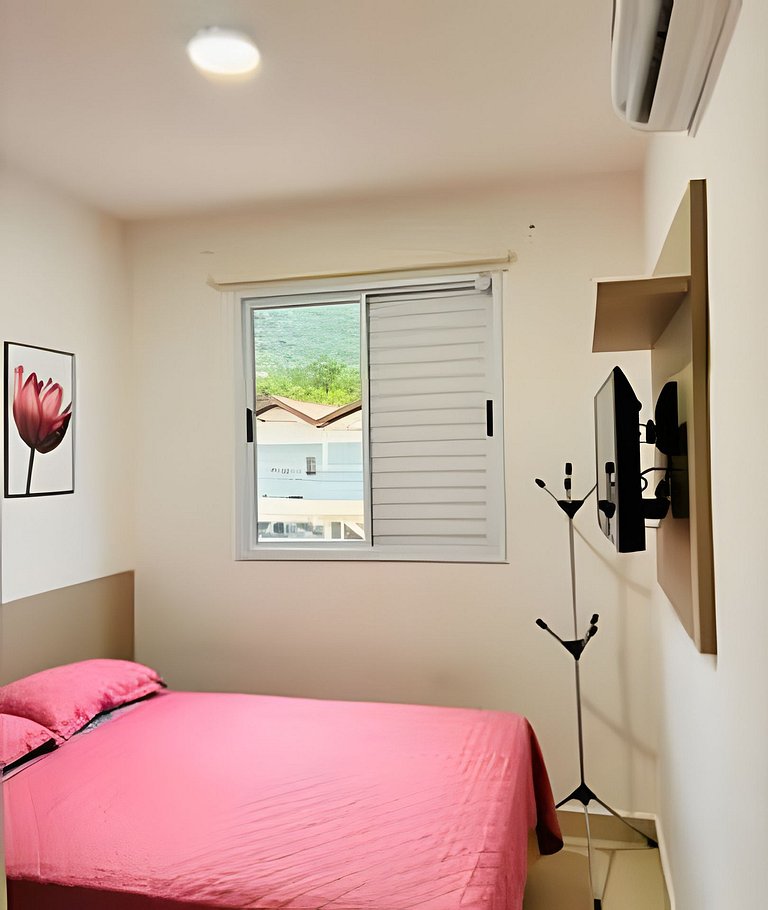 250m Praia Toninhas c/ AC, BBQ, piscina e sauna!