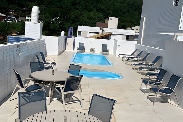 250m Praia Toninhas c/ AC, BBQ, piscina e sauna!
