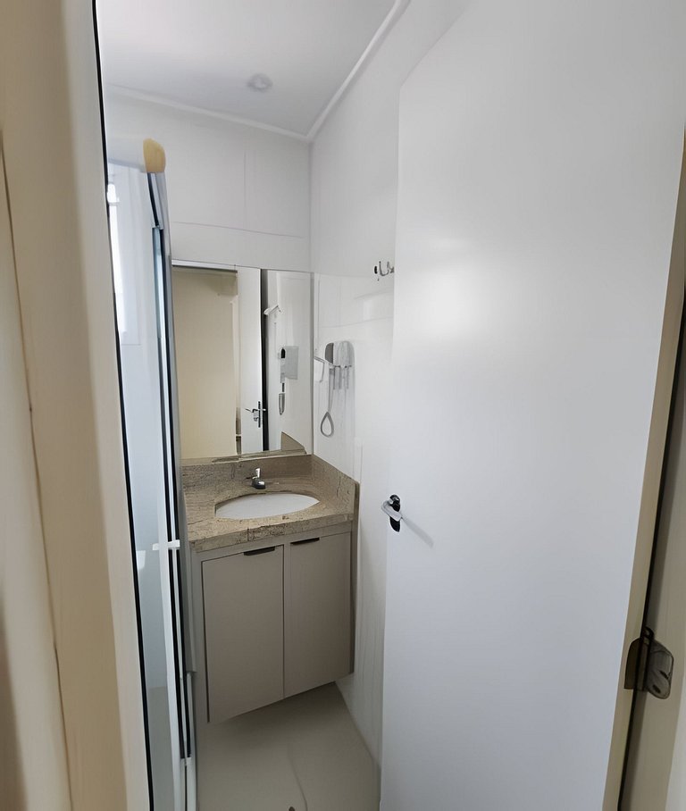 Lindo Apê com piscina, sauna, a 250 metros da praia e Wi-Fi