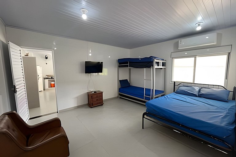 Casa 600m Enseada • AC • Churrasqueira