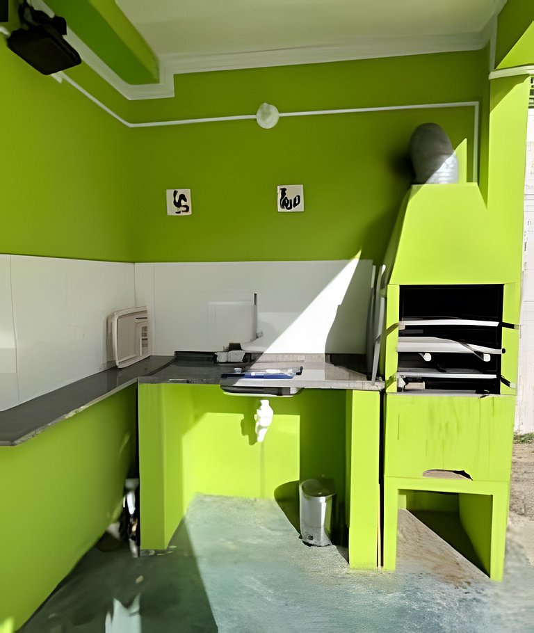 Casa 600m Enseada • AC • Churrasqueira