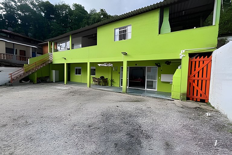 Casa 600m Enseada • AC • Churrasqueira