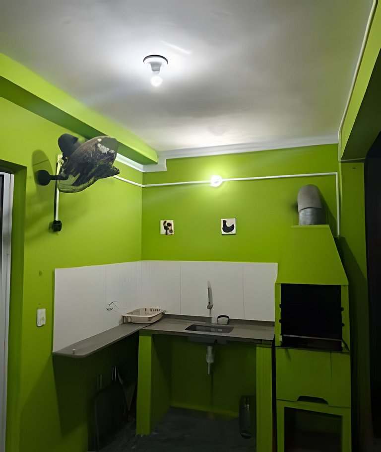 Casa 600m Enseada • AC • Churrasqueira