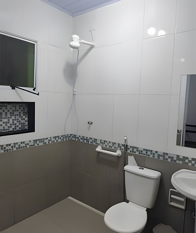 Casa 600m Enseada • AC • Churrasqueira