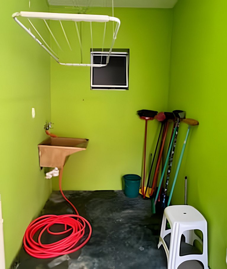 Casa 600m Enseada • AC • Churrasqueira