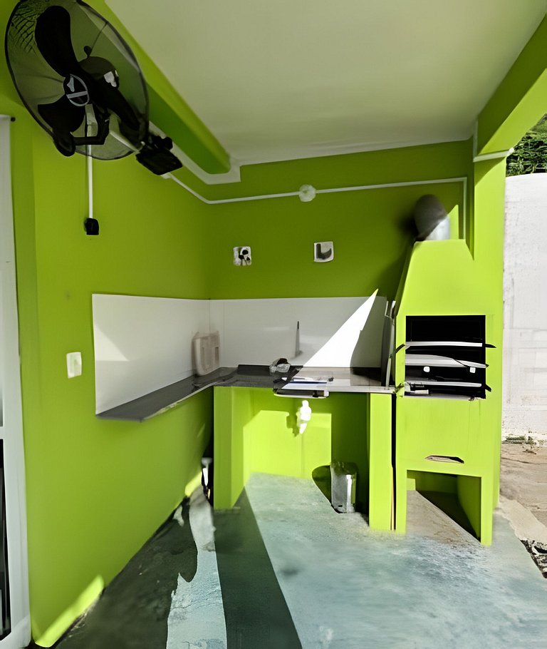 Casa 600m Enseada • AC • Churrasqueira