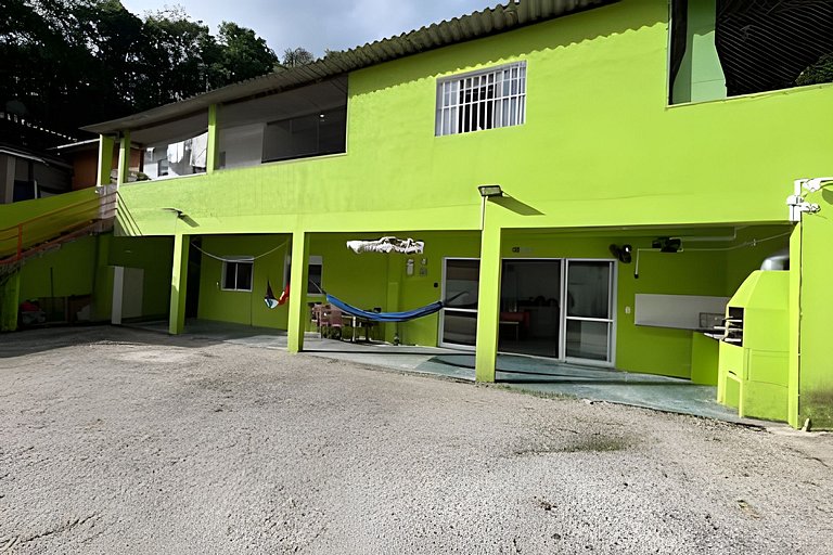 Casa 600m Enseada • AC • Churrasqueira