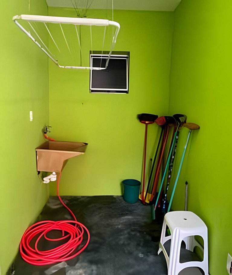 Casa 600m Enseada • AC • Churrasqueira