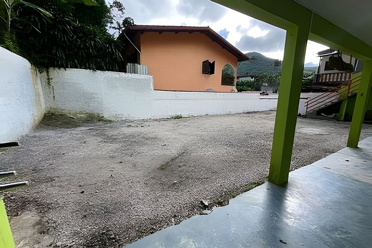 Casa 600m Enseada • AC • Churrasqueira