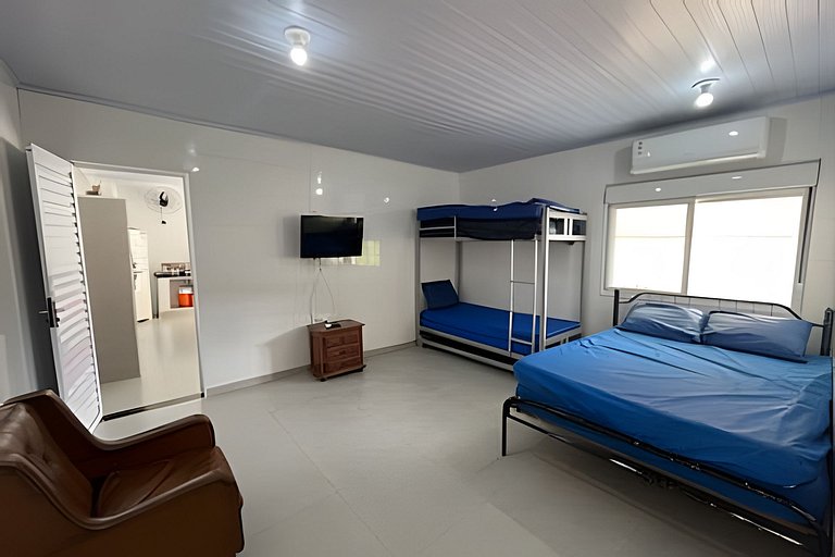 Casa 600m Enseada • AC • Churrasqueira