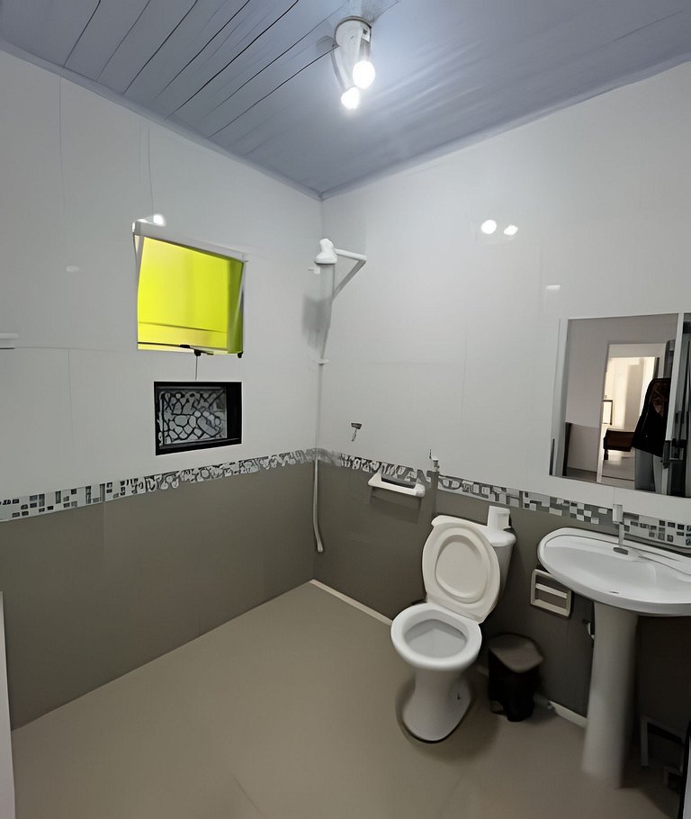 Casa 600m Enseada • AC • Churrasqueira