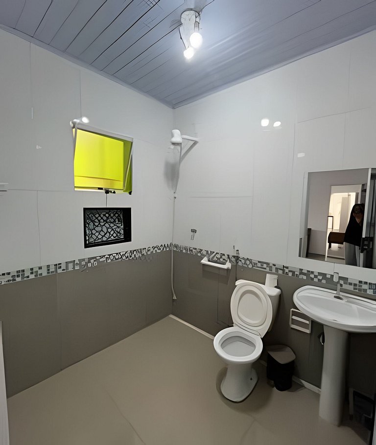 Casa 600m Enseada • AC • Churrasqueira