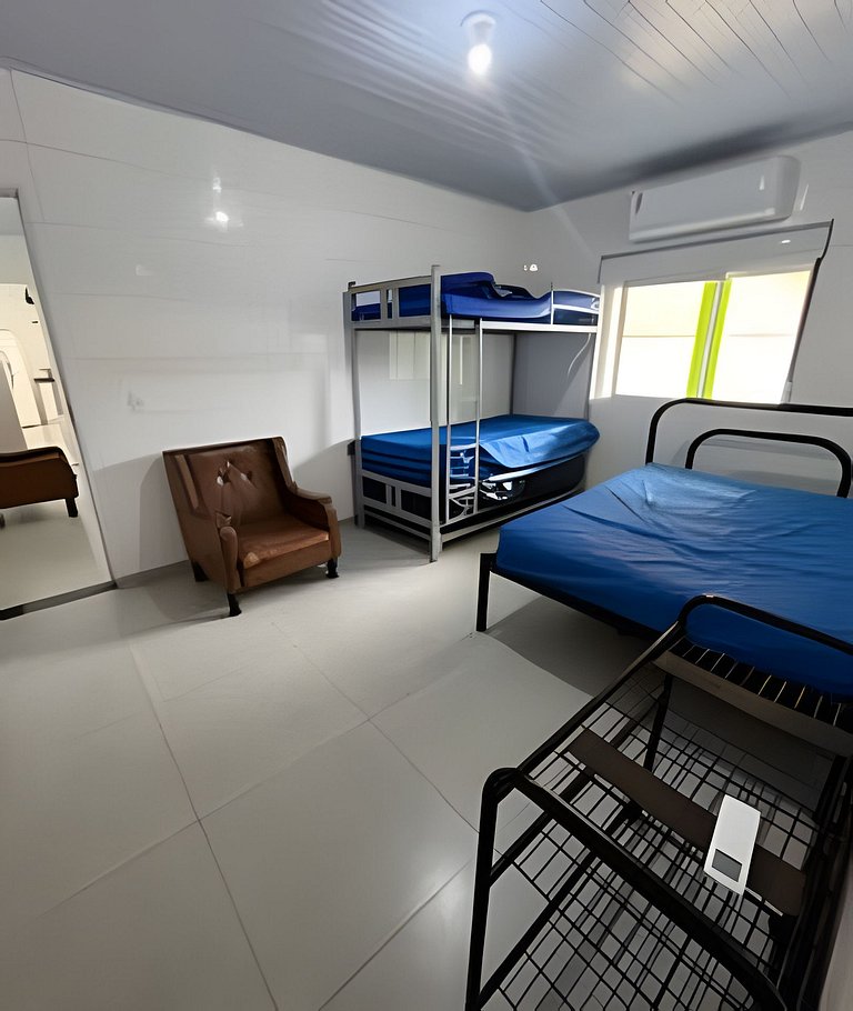 Casa 600m Enseada • AC • Churrasqueira