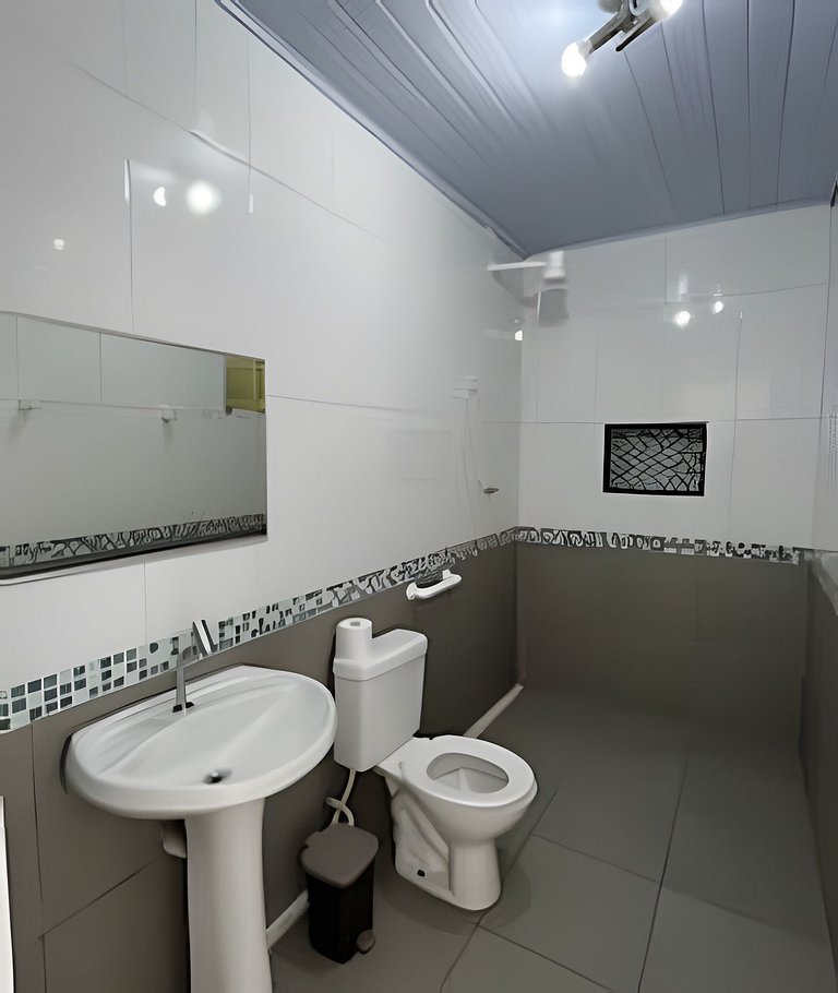 Casa 600m Enseada • AC • Churrasqueira