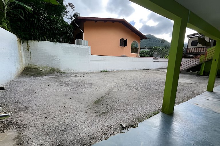 Casa 600m Enseada • AC • Churrasqueira