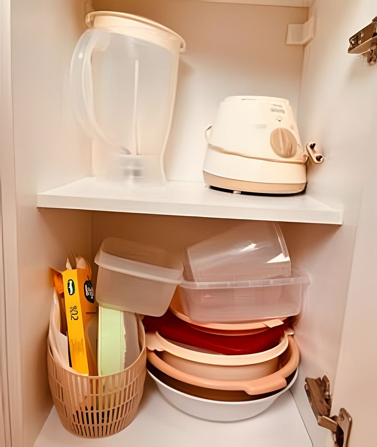 Studio 1º andar com pé na areia e perto de tudo.