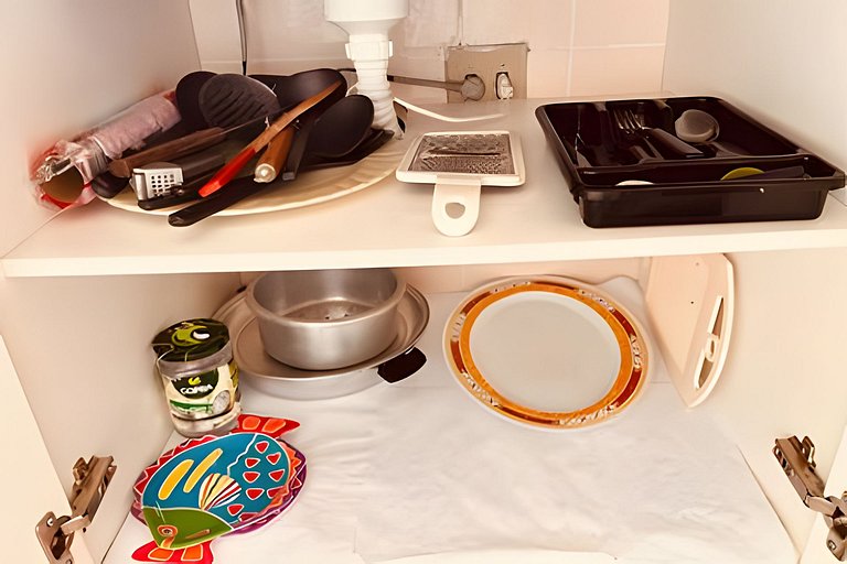 Studio 1º andar com pé na areia e perto de tudo.