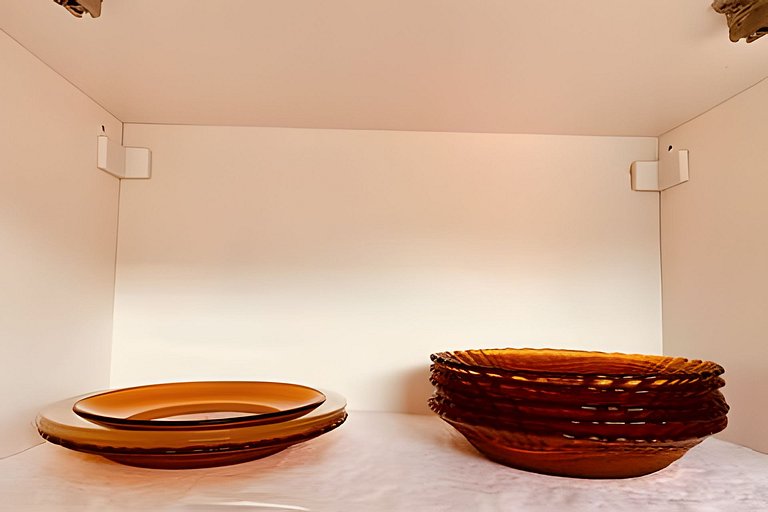 Studio 1º andar c/ AC, 50m Praia e Comércio