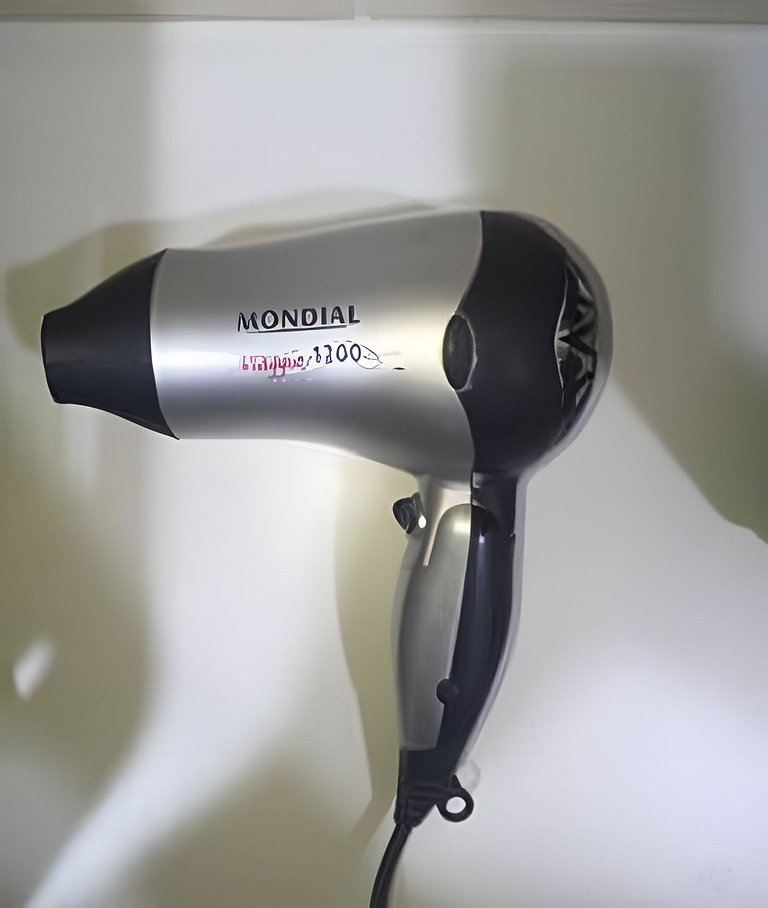 Studio 1º andar com pé na areia e perto de tudo.