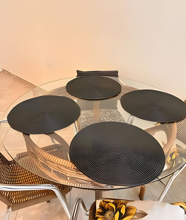 Studio 1º andar com pé na areia e perto de tudo.