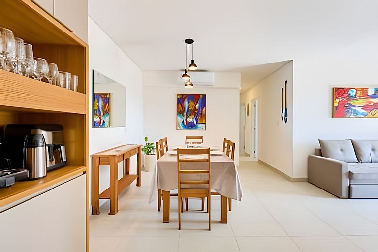 Apto alto padrão • Piscina e Sauna • 300m da Praia