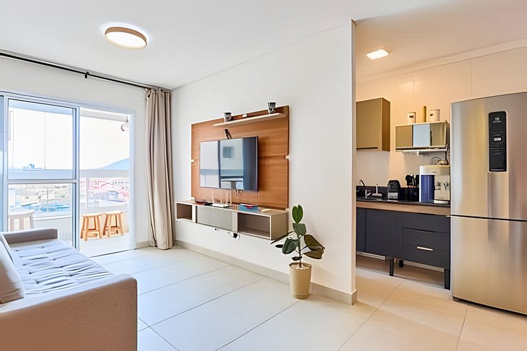 Apto alto padrão • Piscina e Sauna • 300m da Praia