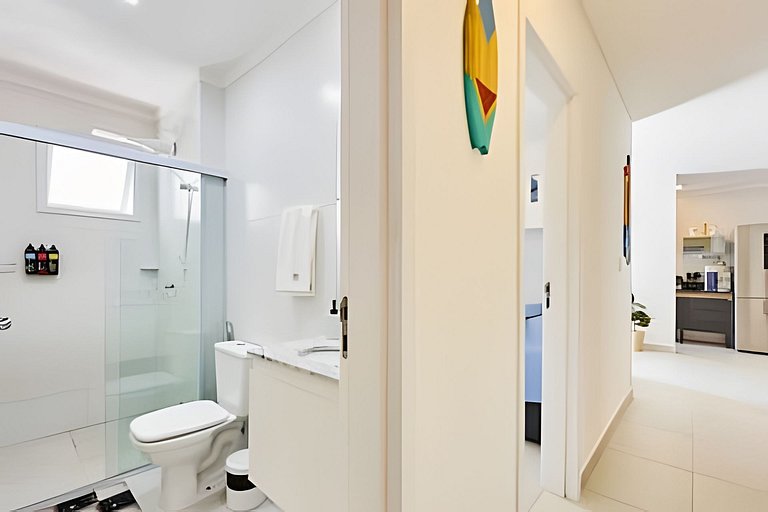 Apto alto padrão • Piscina e Sauna • 300m da Praia
