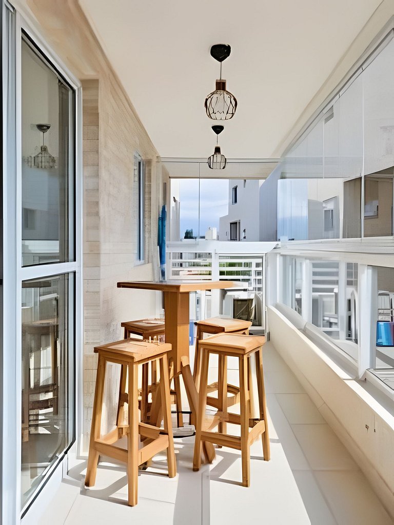 Apto alto padrão • Piscina e Sauna • 300m da Praia