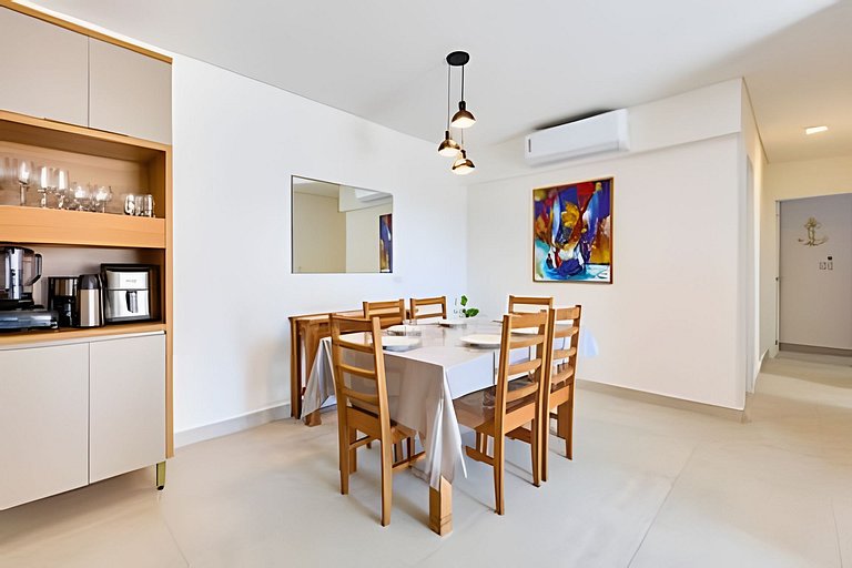 Apto alto padrão • Piscina e Sauna • 300m da Praia