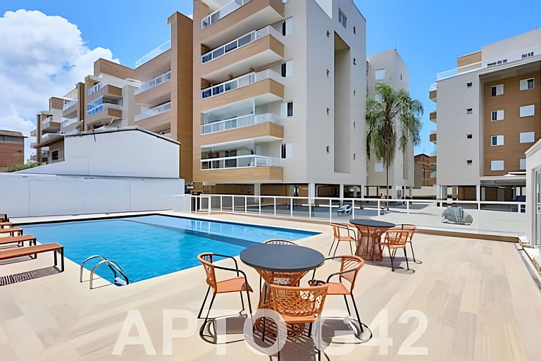 Apto alto padrão • Piscina e Sauna • 300m da Praia