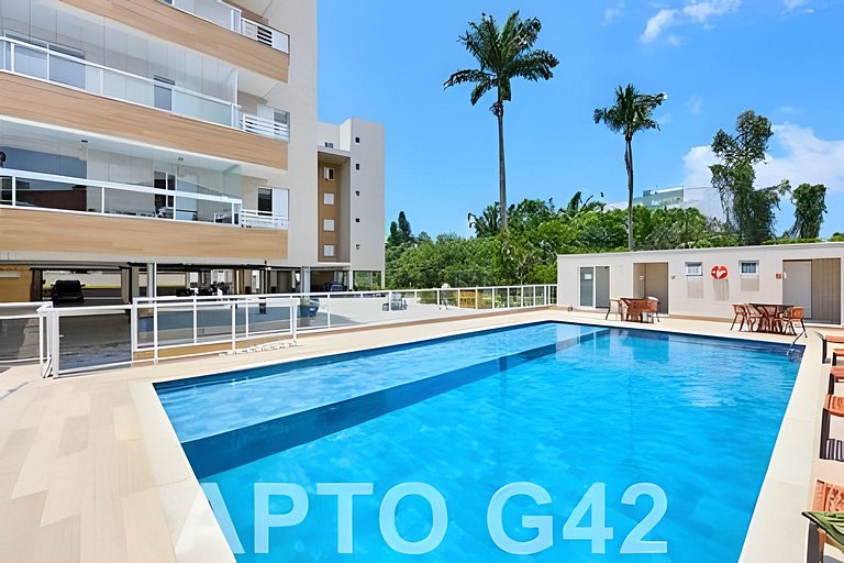 Apto alto padrão • Piscina e Sauna • 300m da Praia