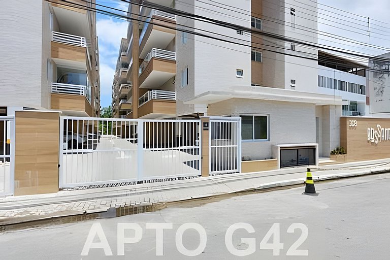 Apto alto padrão • Piscina e Sauna • 300m da Praia