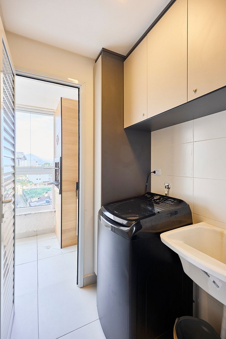 Apto alto padrão • Piscina e Sauna • 300m da Praia