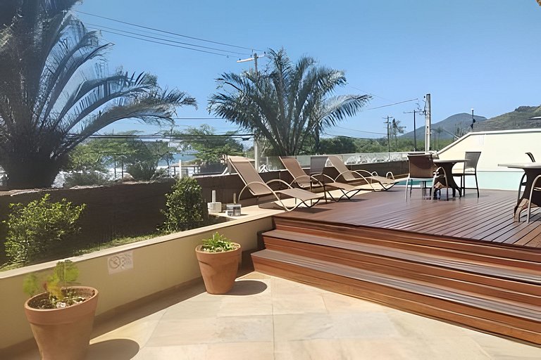 Pé na areia com AC, vista parcial da Praia Grande