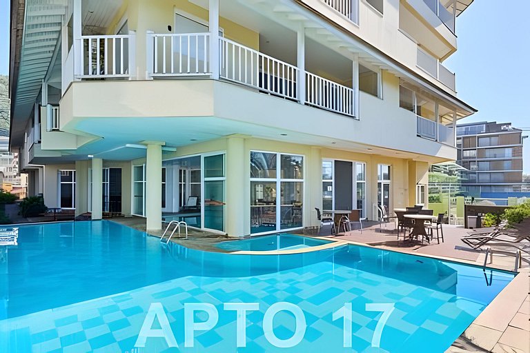 Pé na areia com AC, vista parcial da Praia Grande