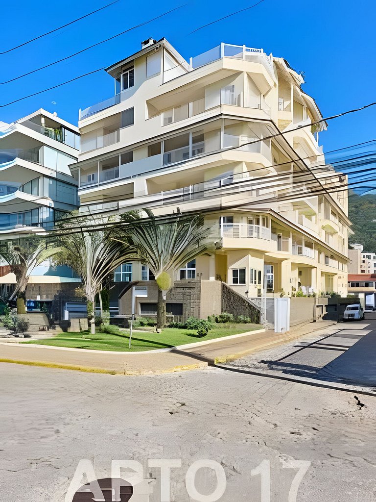 Pé na areia com AC, vista parcial da Praia Grande