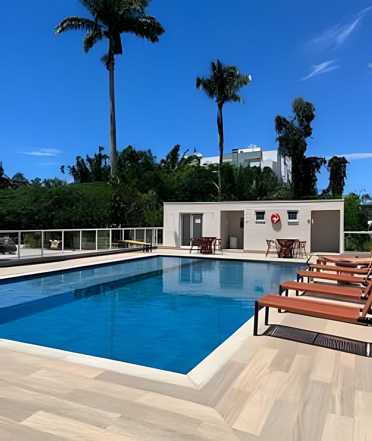 Apê novo, com AC e vista incrível, 300m da praia