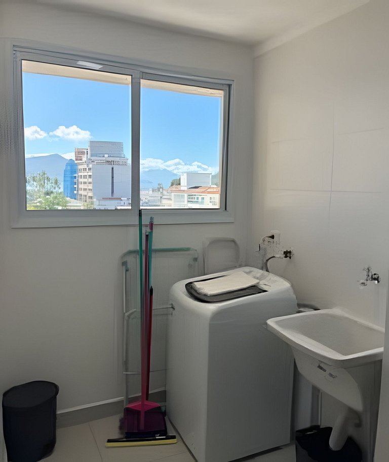 Apê novo, com AC e vista incrível, 300m da praia