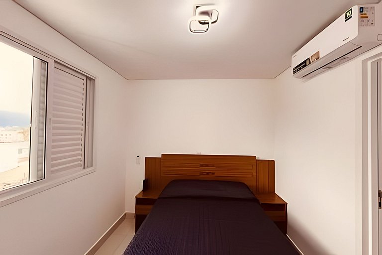 Apê novo, com AC e vista incrível, 300m da praia