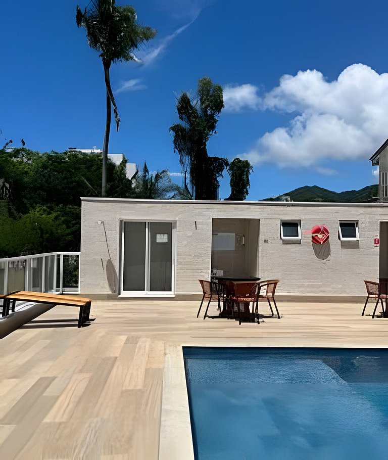 Apê novo, com AC e vista incrível, 300m da praia
