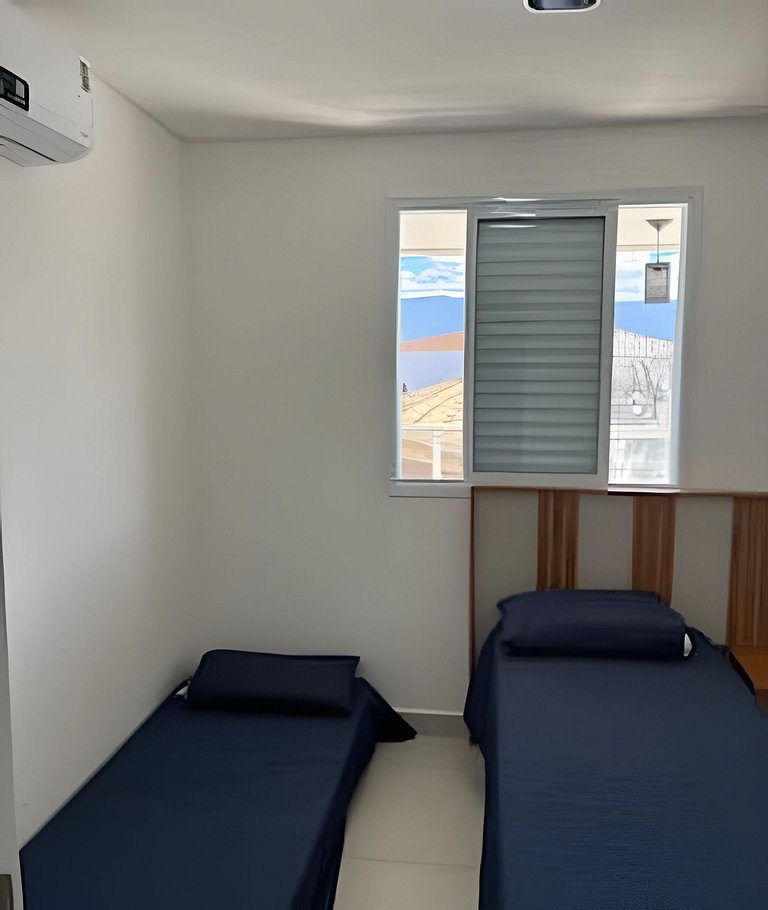 Apê novo, com AC e vista incrível, 300m da praia