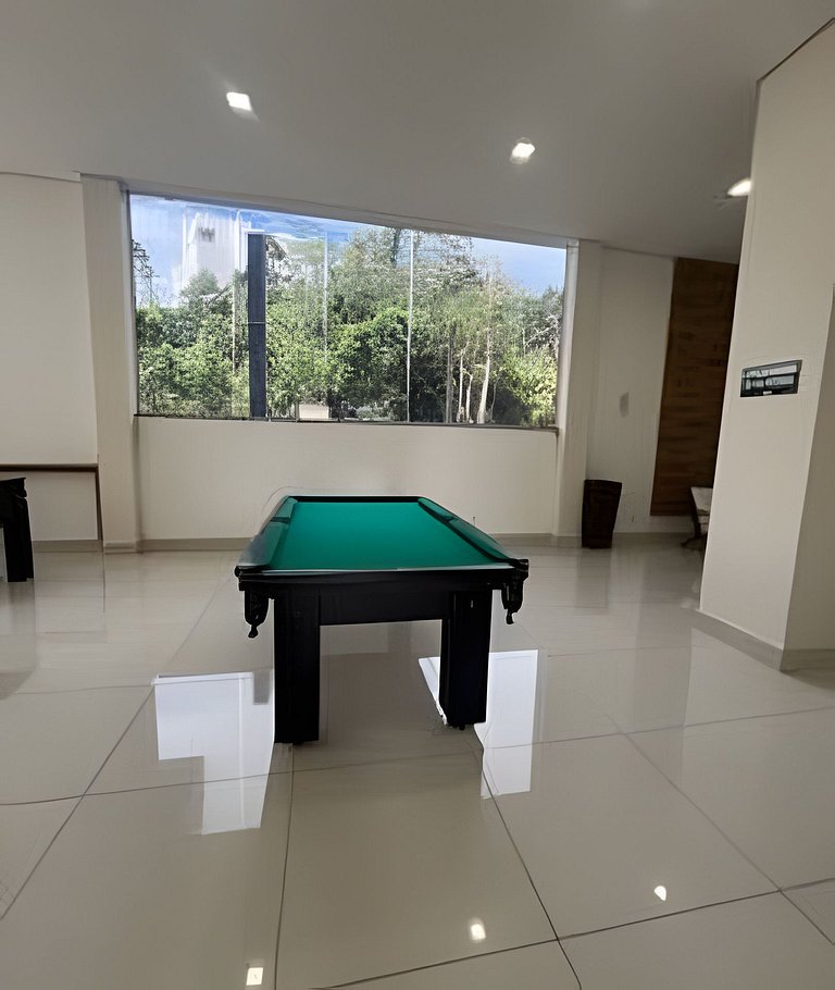 Apê novo c/ AC, churrasqueira, piscina e academia